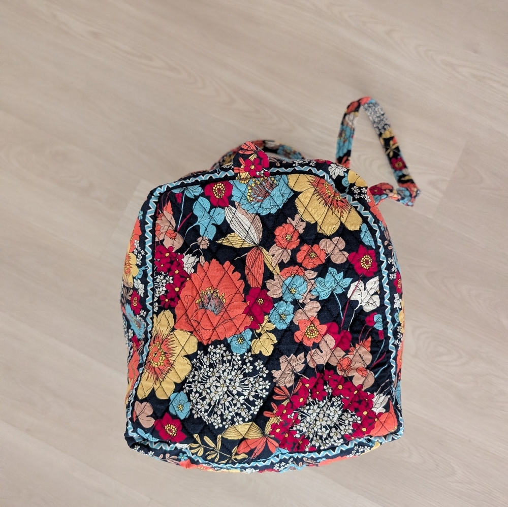 Vera Bradley Medium Duffle Excellent Happy Snails - Picture 4 of 13